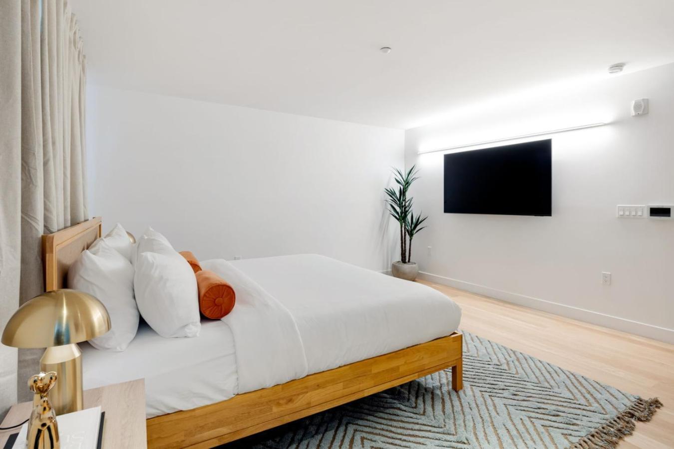 The Santa Monica Sunset - 5k Sq Ft Beachfront Luxury Vakantiehuis