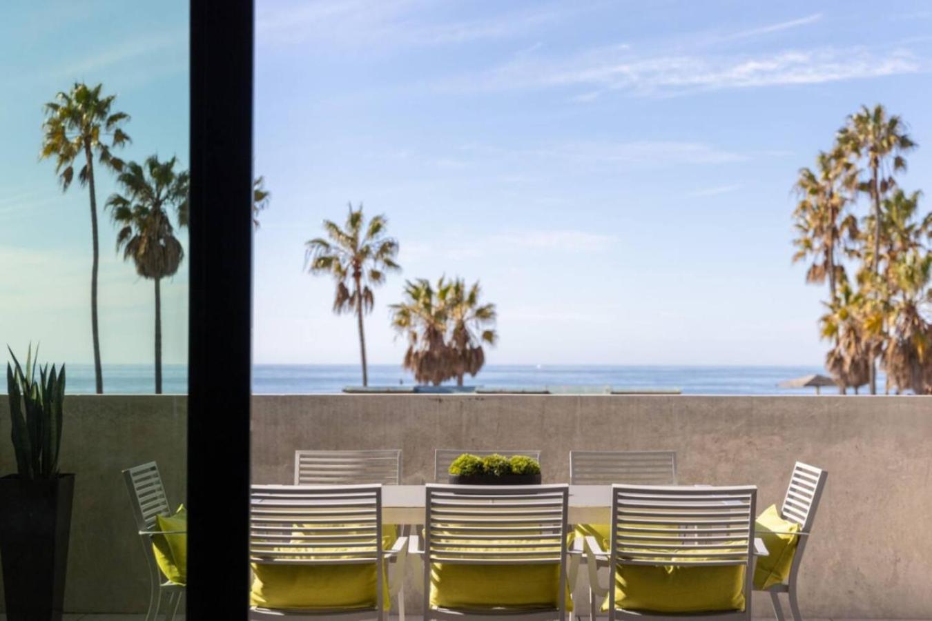 The Santa Monica Sunset - 5k Sq Ft Beachfront Luxury Vakantiehuis